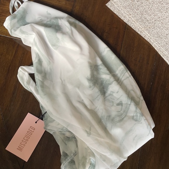 Missguided slinky ruched print halter top bodysuit - Picture 5 of 7